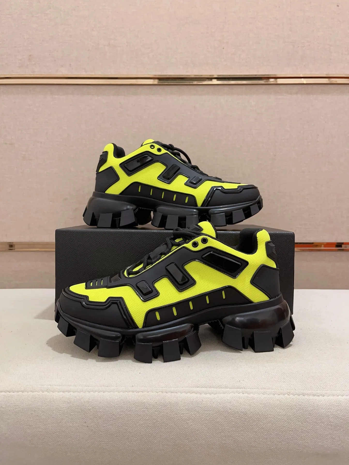 Men's Men's Shoes 💰 620💰 ✔️✔️✔️High-quality new PRADA counters are launched at the same time. The new men's shoes and 😘fabrics are selected from first-layer cowhide. Lining: imported elastic mesh➕cowhide lining. 👍🏿High-end☄️Open-molded non-slip rubber outsole, exquisite lines, simple and elegant, comfortable and high-end for leisure travel. Number of yards: 38 to 44.